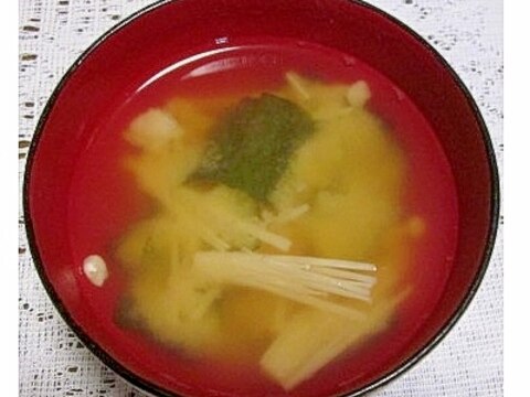 えのきとわかめの味噌汁(昆布だし・塩麹入り)